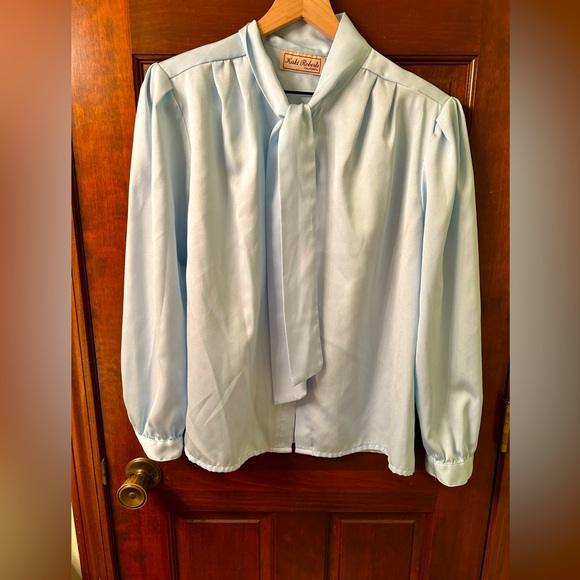 KAKI ROBERTS VTG Ice Blue blouse with shoulder pads. Size unknown - Picture 1 of 6